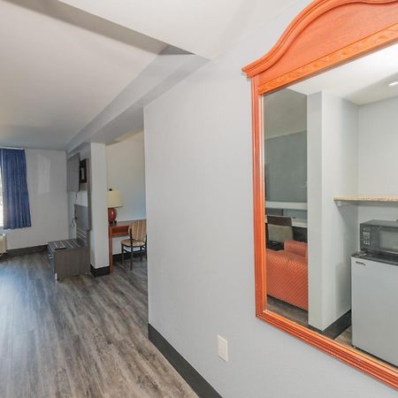 Jamestown Inn & Suites Riverdale Esterno foto
