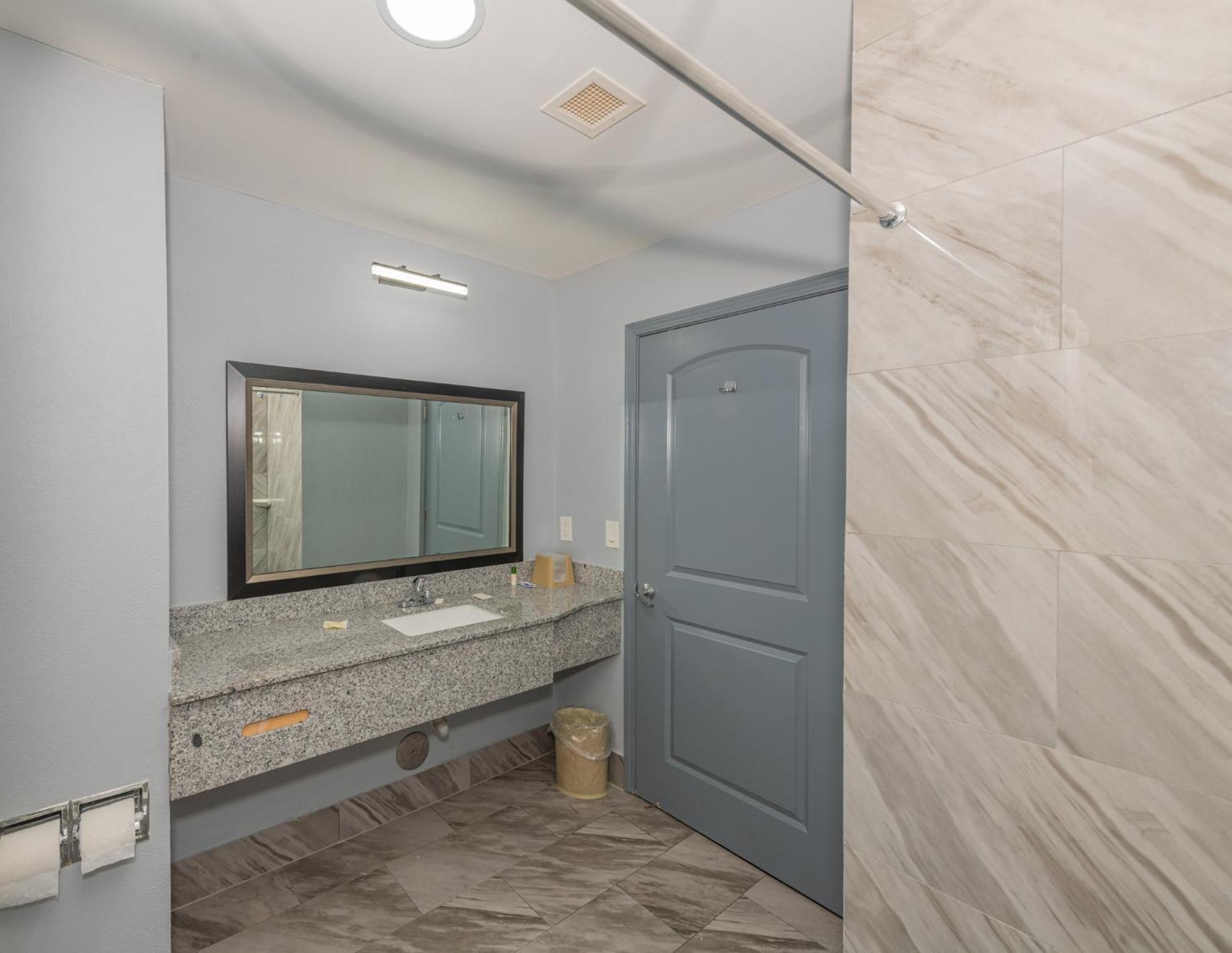 Jamestown Inn & Suites Riverdale Esterno foto