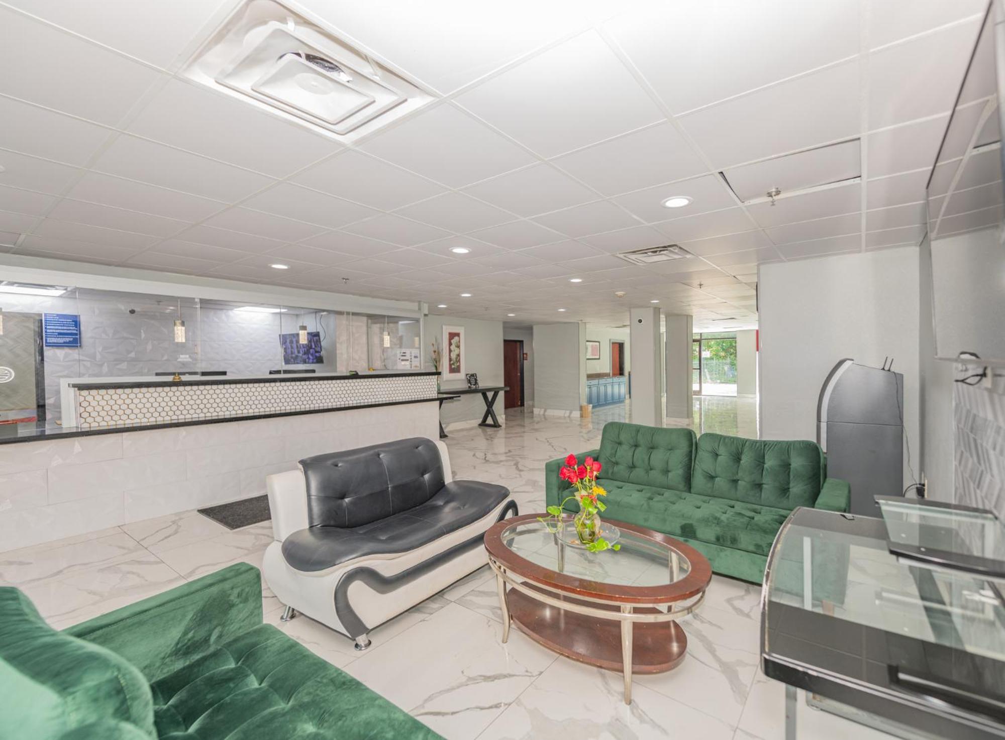 Jamestown Inn & Suites Riverdale Esterno foto