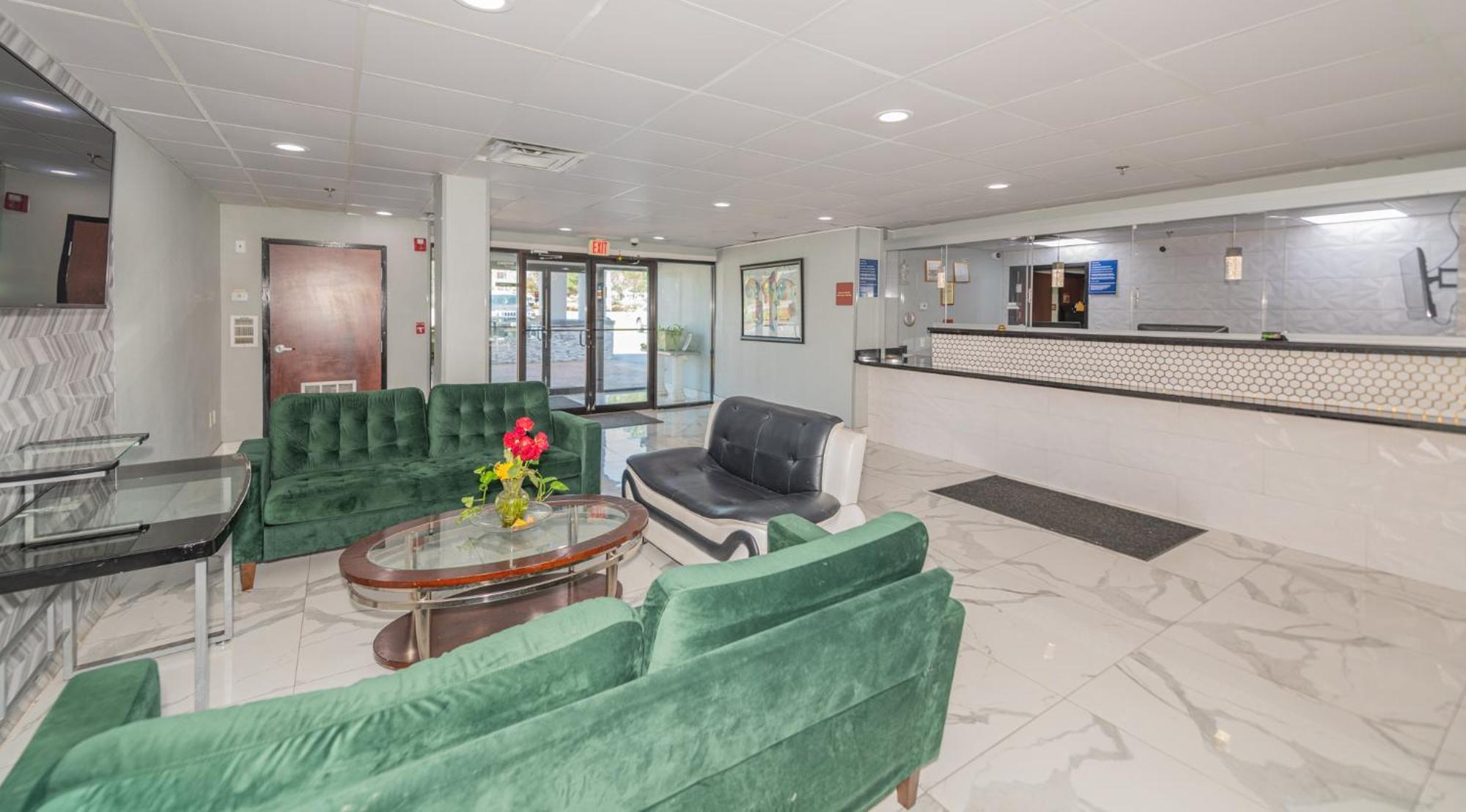 Jamestown Inn & Suites Riverdale Esterno foto