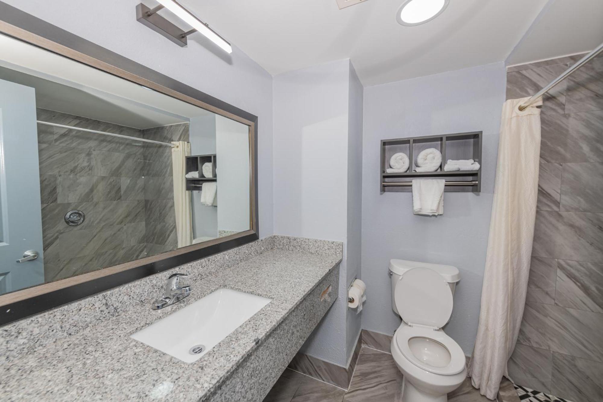Jamestown Inn & Suites Riverdale Esterno foto