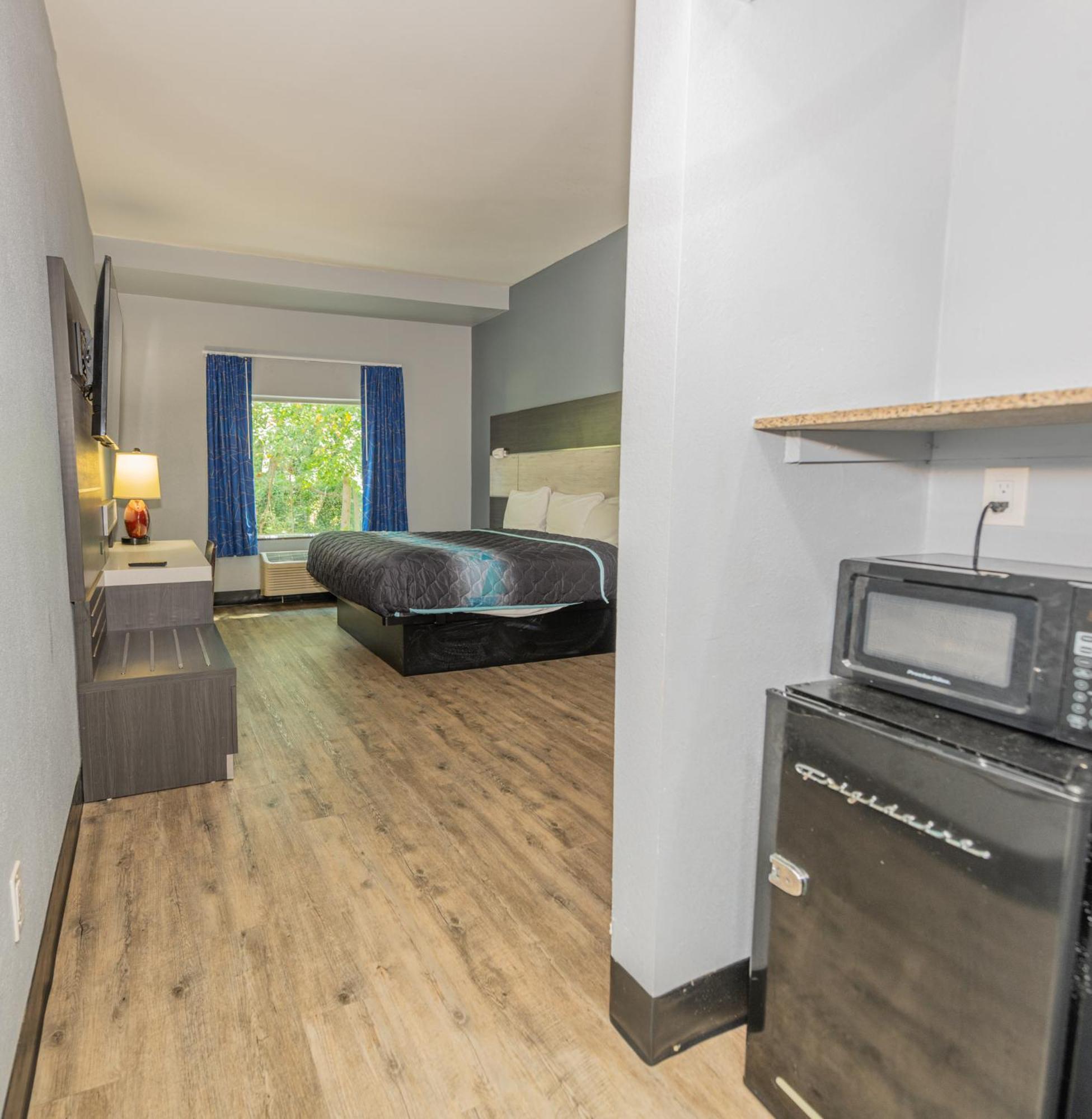 Jamestown Inn & Suites Riverdale Esterno foto