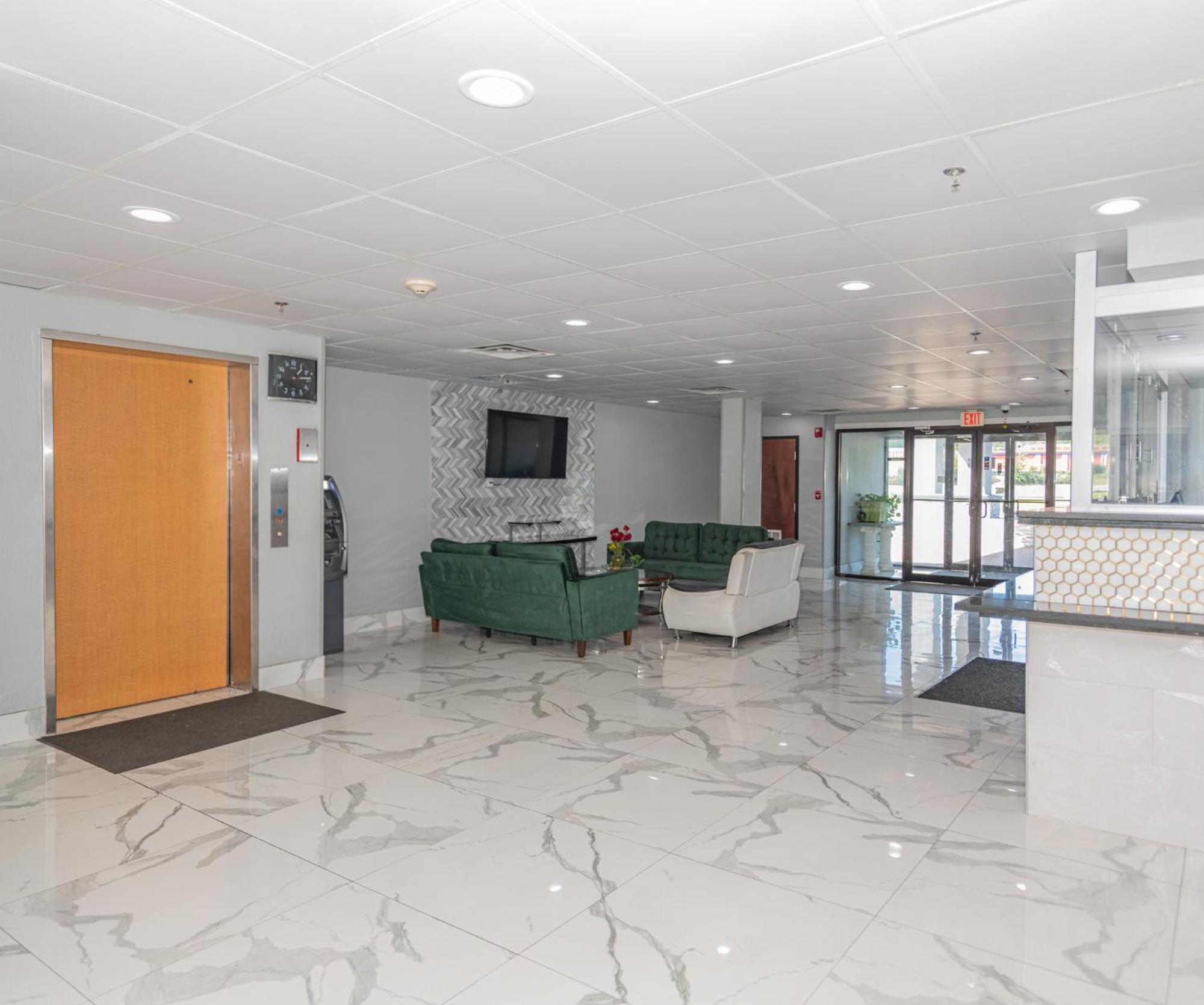 Jamestown Inn & Suites Riverdale Esterno foto