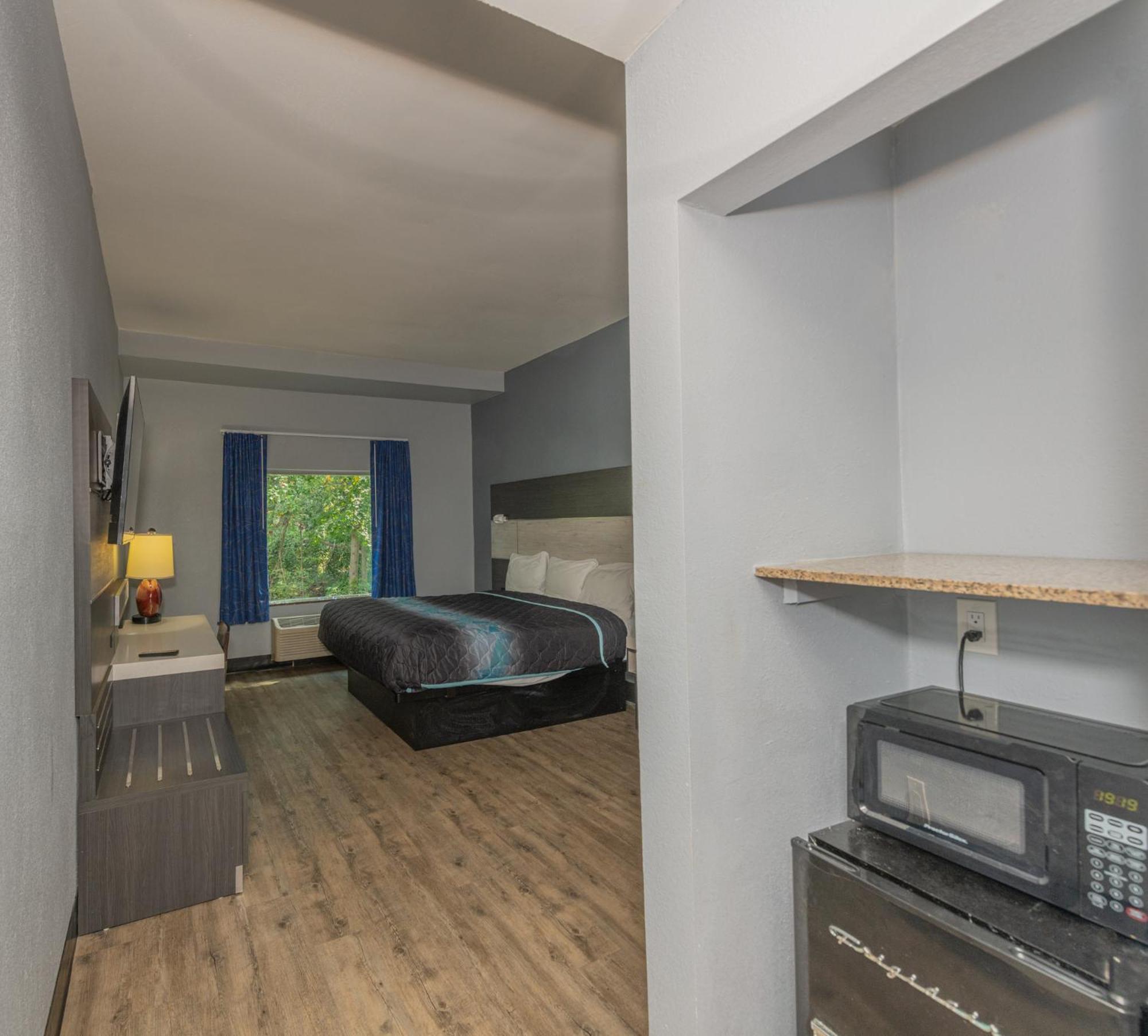 Jamestown Inn & Suites Riverdale Esterno foto